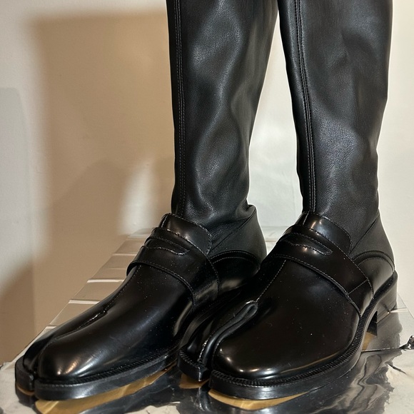 🚨3 DAY SALE 25% OFF‼️
Brand NEW Maison Margiela Tabi Boots - Black - Picture 6 of 13
